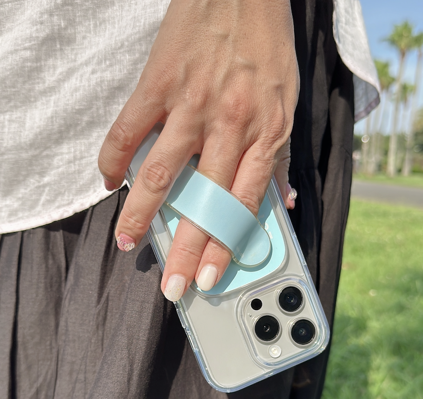 スマホの片手操作や動画視聴を快適に。グリップが動く魔法の